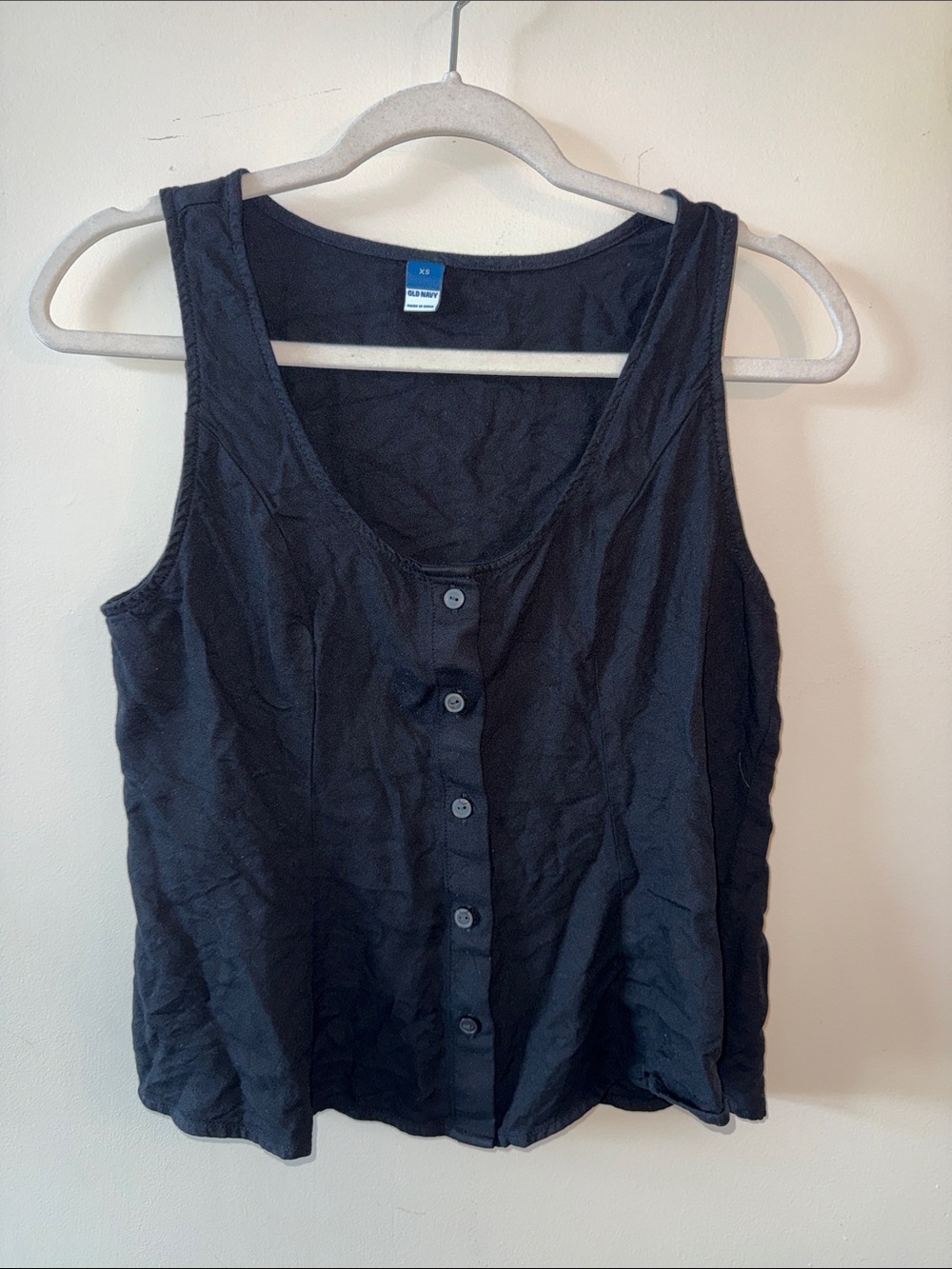 Sleeveless Button-Front Tank Top - Black